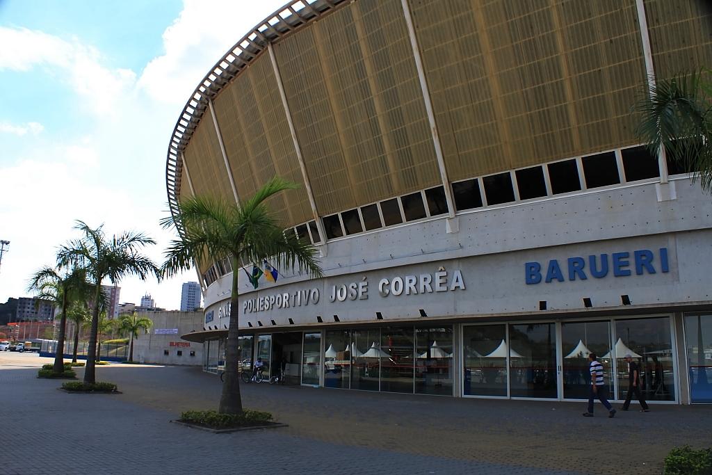 Fachada do Ginásio com letreiro Barueri
